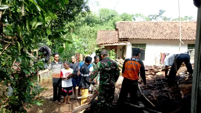 Banyumas dan Banjarnegara Dikepung Longsor