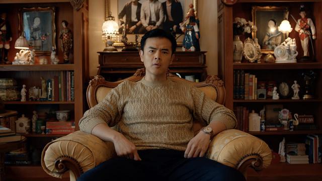 Dion Wiyoko sebagai Arnold dalam film Teka-teki Tika. (Foto: Dok. Starvision Plus)