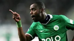 Wolfsburg&#039;s Brazilian striker Grafite celebrates after scoring the 2-0 during Bundesliga football match VfL Wolfsburg vs Borussia Dortmund in Wolfsburg on May 12, 2009. AFP PHOTO DDP / RONNY HARTMANN