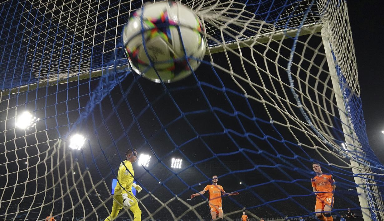 Partenopei melumat sang tamu dengan tiga gol tanpa balas. (Alessandro Garofalo/LaPresse via AP)