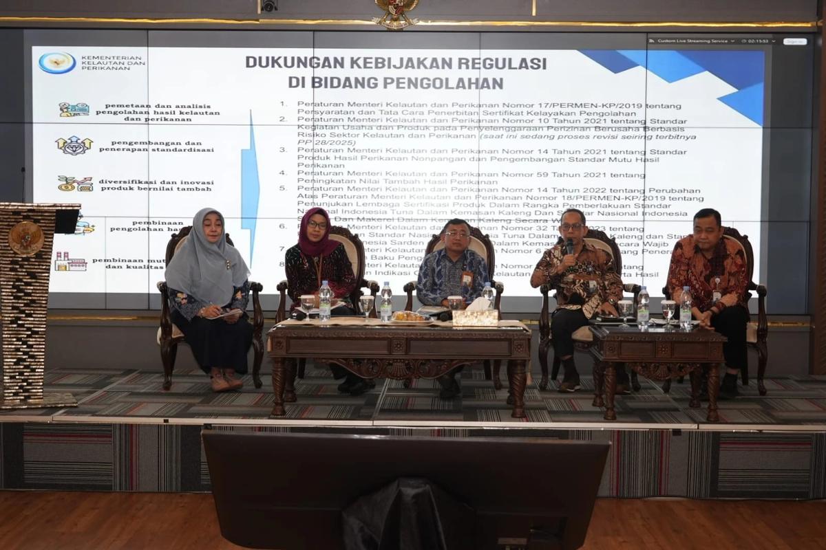 Rapat Koordinasi Pemangku Kepentingan dalam Perumusan Kebijakan Penguatan Daya Saing Produk Kelautan dan Perikanan yang diselenggarakan Kementerian Kelautan dan Perikanan