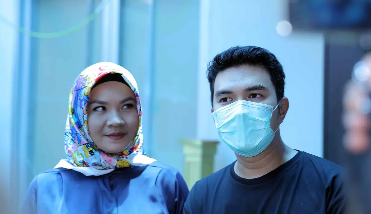 Setelah menjalani pengobatan, kondisi Aldi Taher sudah mulai membaik. Benjolan dilehernya tidak ada lagi. Meski begitu, masih ada sel kanker yang ada dalam tubuhnya. (Deki Prayoga/Bintang.com)