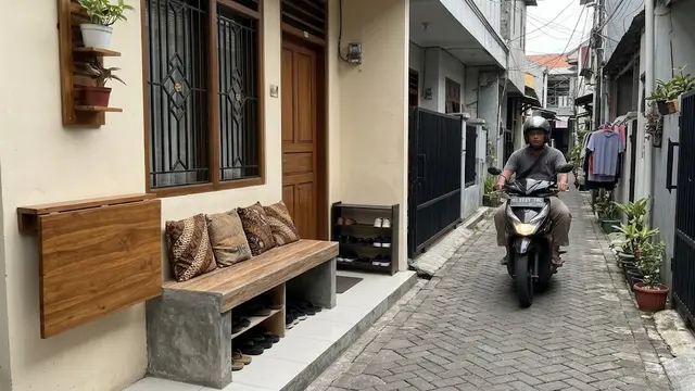 Desain Teras Rumah Gang Sempit agar Motor Tetangga Tetap Bisa Lewat