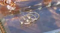 Perhiasan Dell yang terbuat dari limbah perangkat elektronik. (Foto: Ubergizmo)