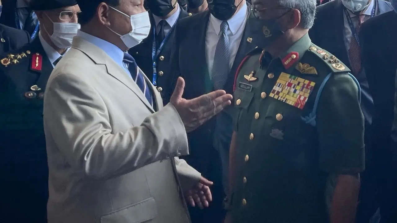 Menhan Prabowo Berbincang dengan Raja Malaysia Sultan Abdullah.