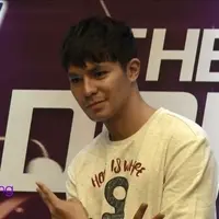 Semenjak putus dengan Pricilla BLINK, Fero Walandouw sulit untuk berkomunikasi seperti biasanya dengan mantannya itu. Ia pun mengaku, sudah mulai membuka hati untuk teman wanita lainnya.