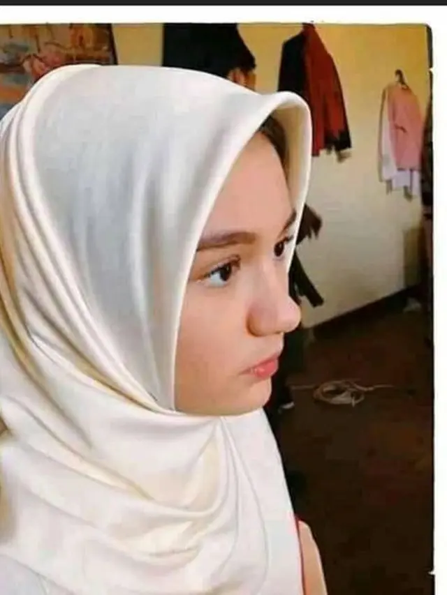 6 Potret Zoe Abbas Jackson Tampil Berhijab, Bikin Pangling