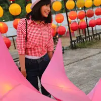 Anisa Rahma benar-benar puas berkeliling JFK karena menemukan sesuatu yang tak terduga. (Nizar Zulmi/Bintang.com)