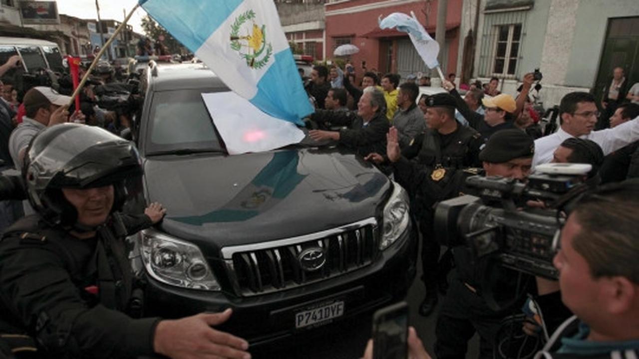 Terbukti korupsi, warga Guatemala hadang mobil Presiden Molina