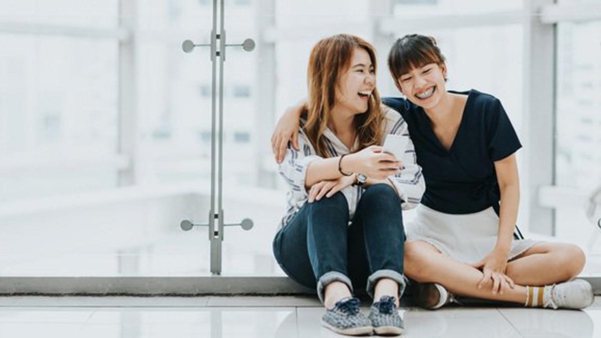Bukti Studi! Punya Saudara Perempuan Bikin Wanita Lebih Happy