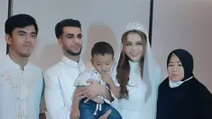 Namanya populer sejak rumah tangga sebelumnya retak, Ratu Rizky Nabila sempat mengalami Kekerasan Dalam Rumah Tangga (KDRT) yang diungkapnya melalui media sosial Instagram. Sejak alami KDRT ia pun bercerai dan membesarkan anaknya seorang diri. Kasusnya ini pun sempat menjadi sorotan dan banyak diundang oleh beberapa seleb ternama dalam berbagai podcast maupun kanal YouTube.
 (Liputan6.com/IG/@raturn)