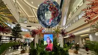 Sejauh Mata Memandang berkolaborasi dengan Genexyz menghadirkan pameran "Bumi, Masa Depan Kita" di lantai LG Grand Indonesia East Mall pada 13 Juni--21 Juli 2024. (Liputan6.com/Asnida Riani)