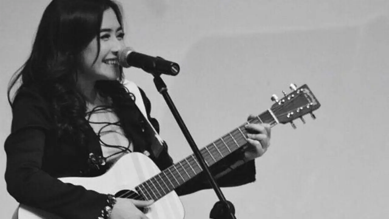 Prilly Latuconsina
