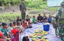Tahukah Anda, Makan Bersama Tingkatkan Soliditas? Satgas Yonif 521/DY Gelar Program Makan Bergizi Anak Papua