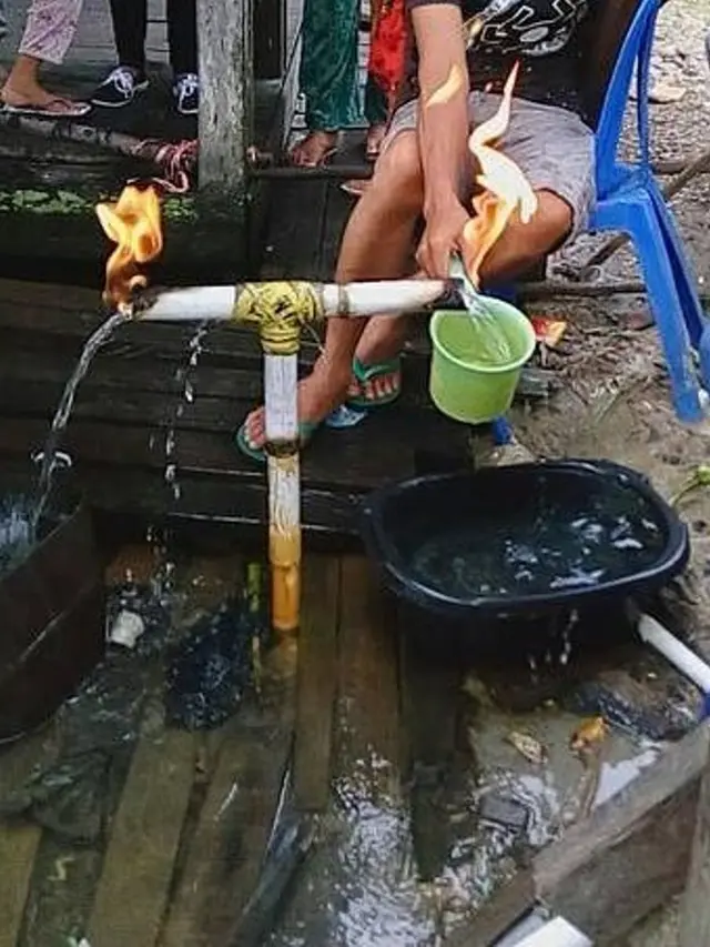 Orang Indonesia Itu Kelewat Kreatif, 6 Foto Toilet Ini Buktinya