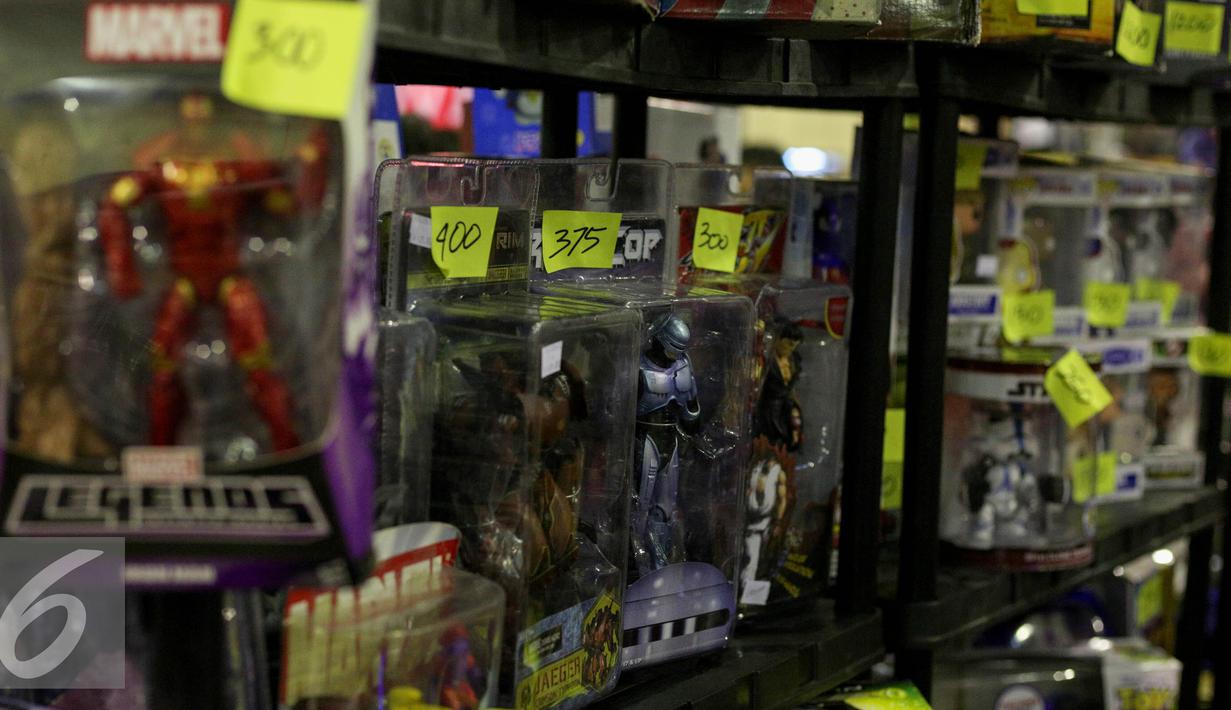 Ratusan mainan dijual di Toys Fair 2015 di Balai Kartini, Jakarta, Minggu (16/8/2015). Pameran ini menampilkan 250 booth, mulai dari komik hingga perlengkapan cosplay. (Liputan6.com/Faizal Fanani)