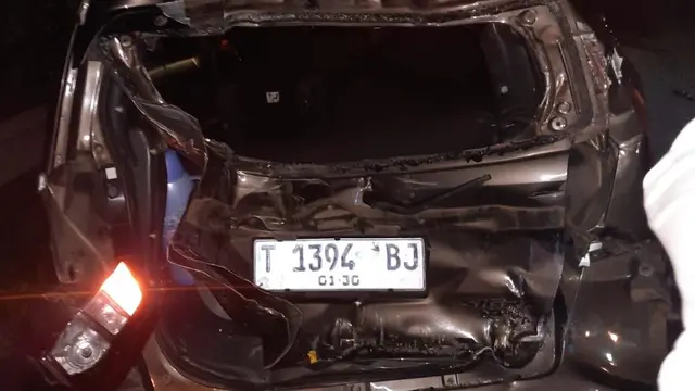 Truk Kontainer Hantam Deretan Mobil di Tol Cipularang, Sopir dan Kernet Pick Up Tewas
