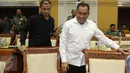 Menhan Ryamizard Ryacudu jelang Rapat Kerja bersama Komisi I DPR RI, di Kompleks Parlemen, Jakarta, Kamis (13/4). Rapat kerja antara Kemenhan dan Komisi I membahas permohonan pergeseran anggaran Kemenhan dan TNI tahun 2017 (Liputan6.com/Johan Tallo)