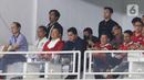 Ketua Umum PSSI, Erick Thohir (tengah depan) menyaksikan langsung laga timnas Indonesia U-20 melawan Selandia Baru U-20 pada turnamen mini International Friendly Match di Stadion Utama Gelora Bung Karno, Minggu (19/2/2023). Timnas Indonesia U-20 gagal melanjutkan kemenangan pada turnamen mini, dan harus mengakui keunggulan Selandia Baru 1-2. (Liputan6.com/Herman Zakharia)