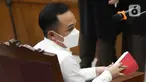 Ricky Rizal saat menjalani sidang perdana terkait kasus pembunuhan Brigadir Nofriansyah Yosua Hutabarat atau Brigadir J di Ruang Utama Pengadilan Negeri Jakarta Selatan, Senin (17/10/2022). Sidang perdana Ricky Rizal yang beragendakan pembacaan dakwaanoleh Jaksa Penuntut Umum. (Liputan6.com/Herman Zakharia)