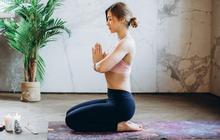 Gerakan Yoga yang Dapat Menenangkan Sistem Saraf dalam Hitungan Menit