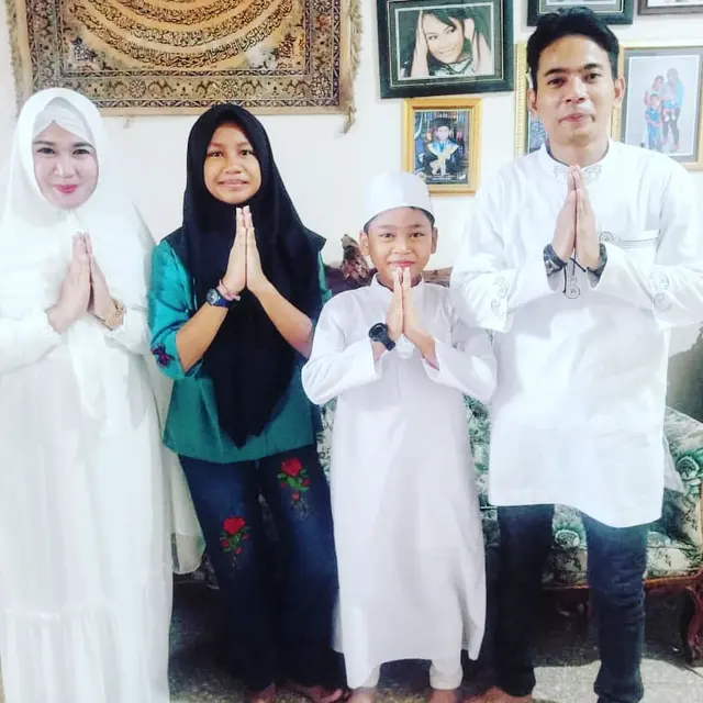 Bebas dari Penjara, Ini 6 Momen Manis Aris Idol dan Sang Istri