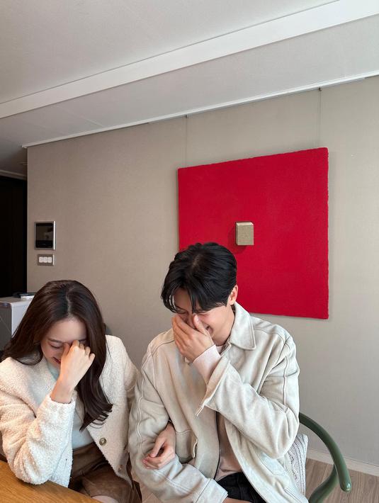 <p>Kim Min Young berharap semoga tak ada yang berubah dalam hubungan mereka yang sudah terjalin hampir 2 dekade itu. Hmm... friend zone detected. "Jangan sampai persahabatan kita berubah," kata Min Young di akhir keterangannya. (Foto: Instgaram/ minyoung_aori)</p>