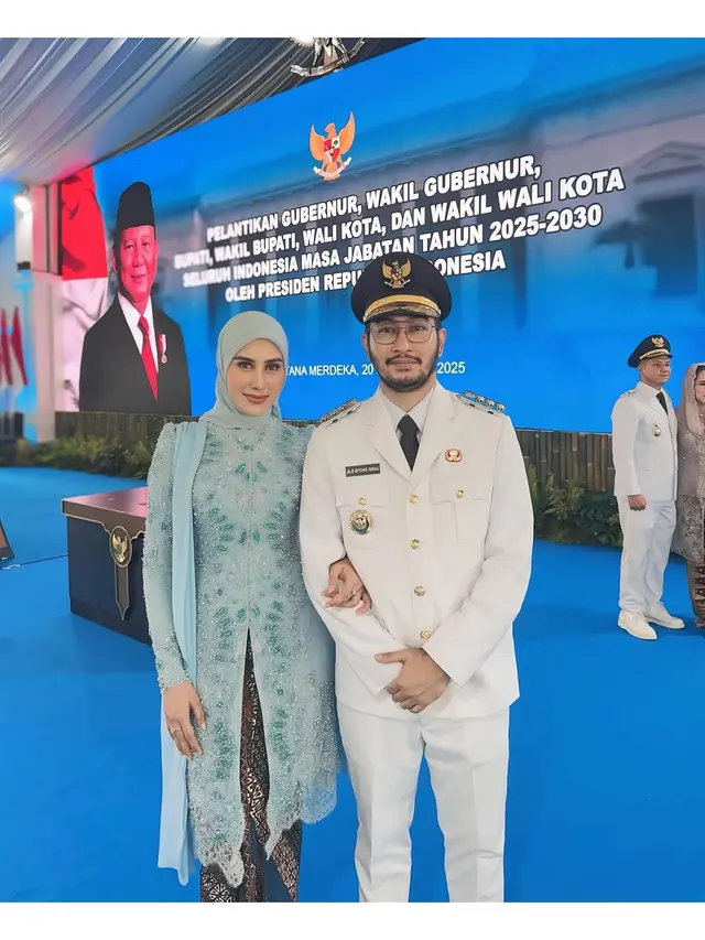 6 Publik Figur Wanita Temani Anggota Keluarga Dilantik Jadi Kepala Daerah, Memukau