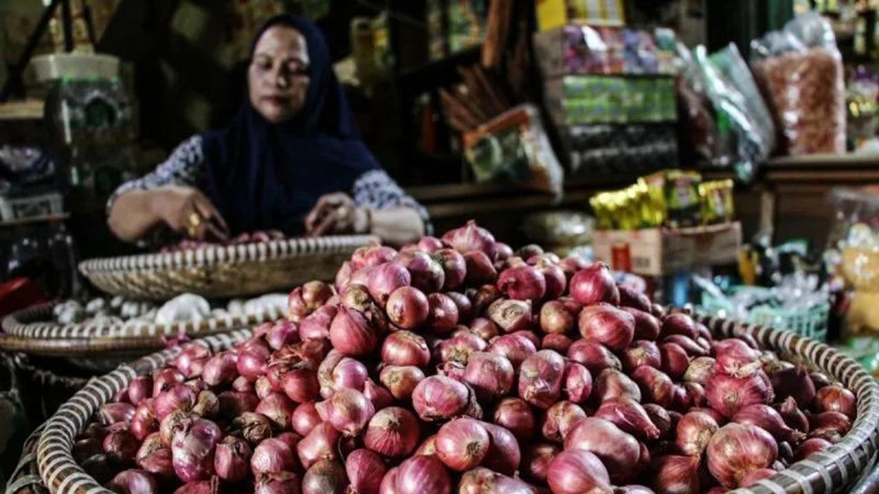 Harga Pangan Strategis di Minggu Pagi: Bawang Merah dan Daging Ayam Capai Level Tertentu