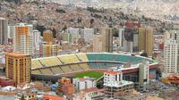 Estadio Hernando Siles di La Paz, Bolivia (Daily Mail).