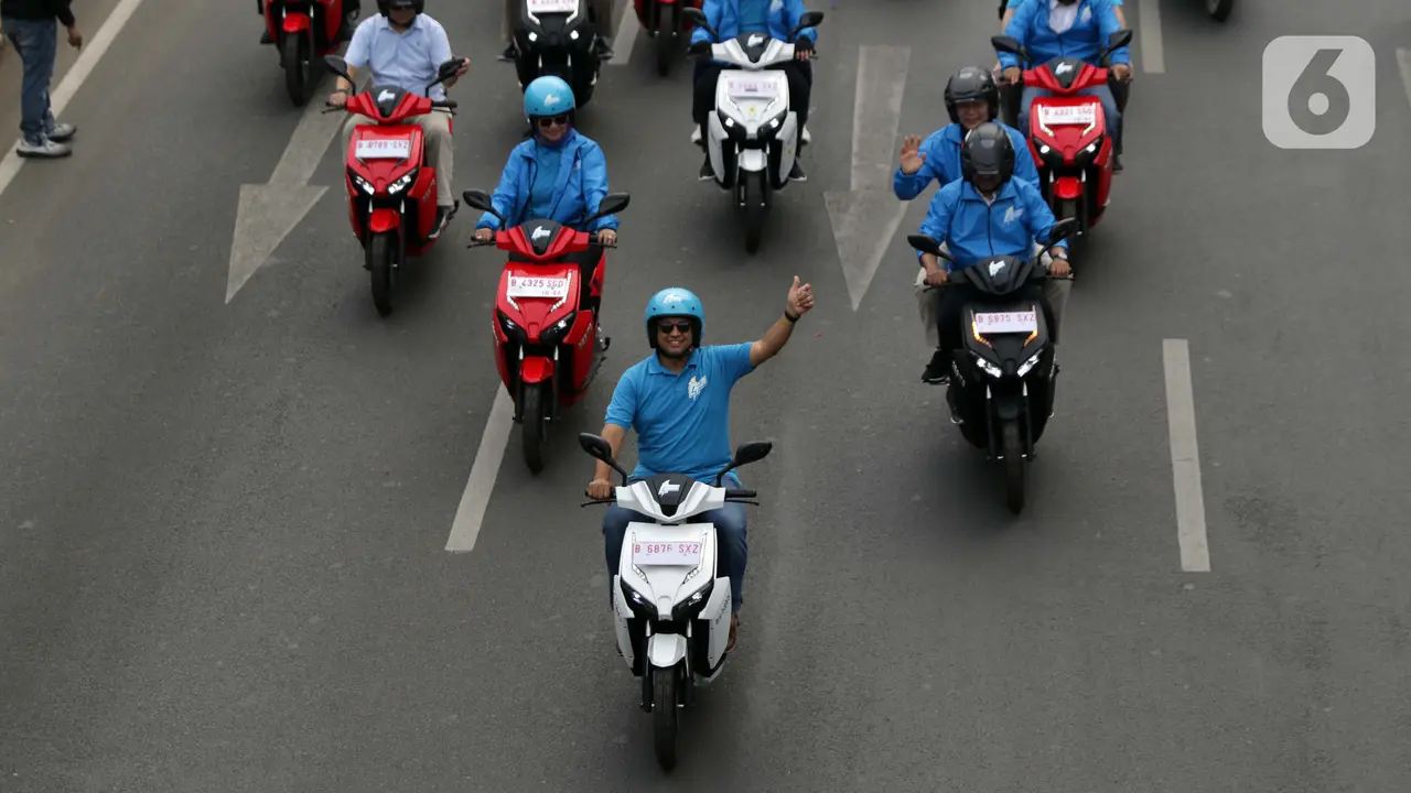 Anies Pimpin Karnaval Kendaraan Listrik