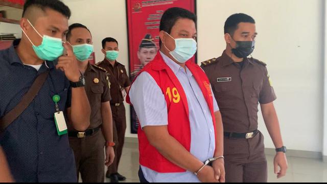 Kadishub Kota Batam, Rustam alias RE ditahan di rutan setelah ditetapkan sebagai tersangka korupsi. (Foto: Liputan6.com/Istimewa)