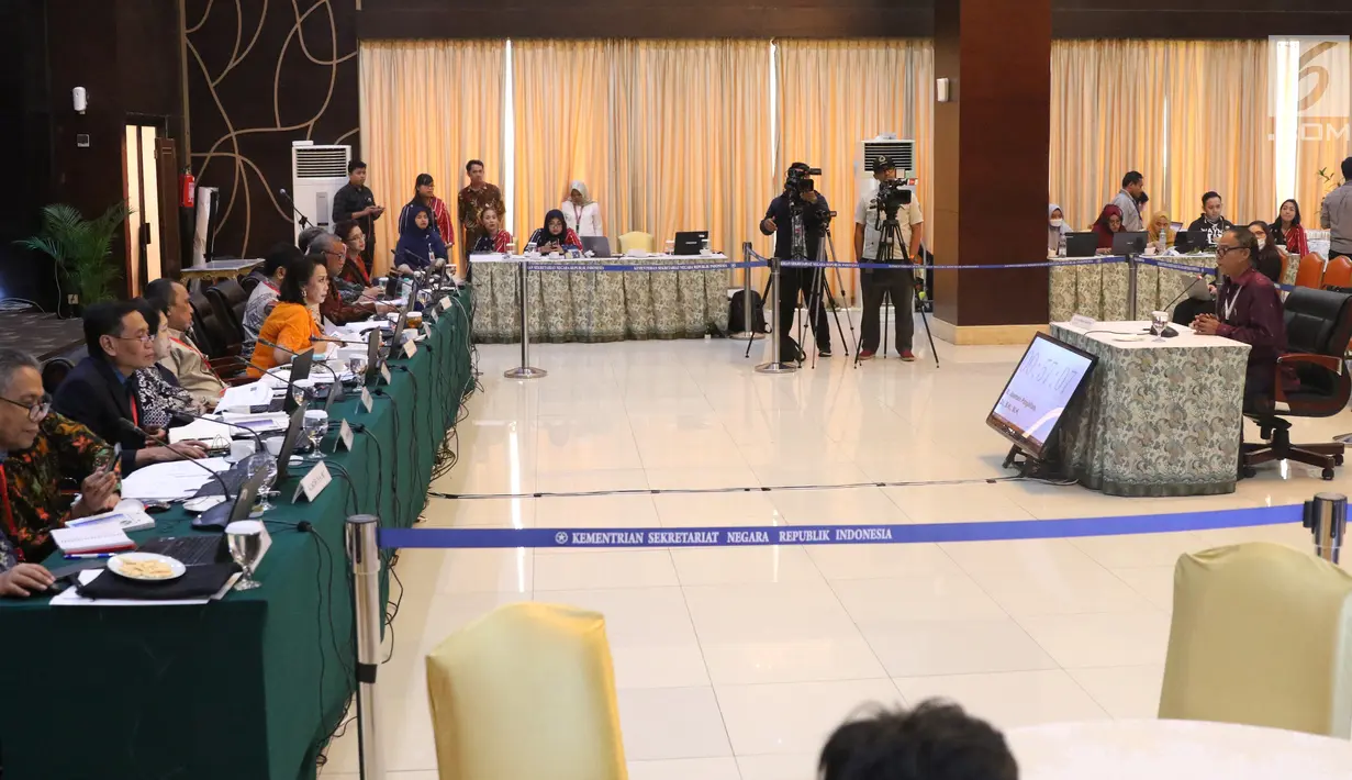 Suasana tes wawancara dan uji publik Calon Pimpinan Komisi Pemberantasan Korupsi (Capim KPK) periode 2019-2023 di Gedung Sekretariat Negara, Jakarta, Rabu (28/8/2019). Sebanyak tujuh capim KPK yang menjalani uji publik hari ini. (Liputan6.com/Angga Yuniar)