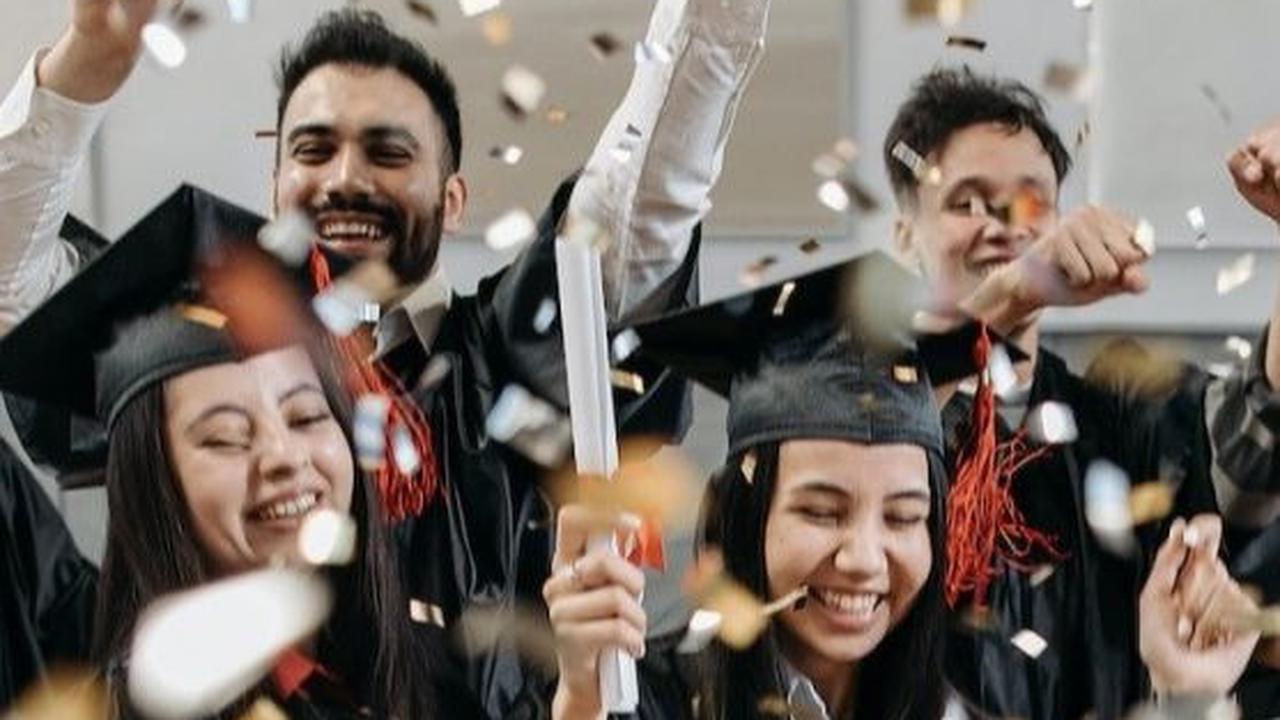 Ternyata, 52 Persen Sarjana di Amerika Serikat Bekerja Jadi Office Boy dan Pegawai Layanan Makanan