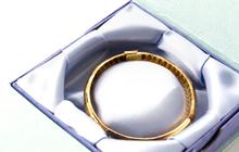 10 Model Gelang Emas Bangle Kekinian 2025 untuk Tangan Kecil, Percantik Penampilan