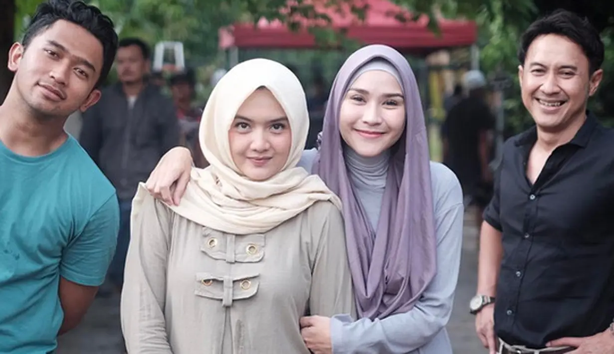 Setelah memutuskan untuk hijrah, Alfie Alfandy merasakan hidup lebih tenang dan pasrah pada Allah. Terutama soal rezeki. Meski demikian, ia belum ingin meninggalkan dunia hiburan. (Instagram/alfiealfandy)