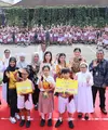 Momen kebersamaan penyerahan penghargaan kepada tim juara DANCOW Indonesia Cerdas Season 2. Foto: DANCOW Indonesia