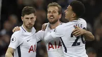 Para pemain Tottenham merayakan gol Harry Kane ke gawang Watford pada lanjutan Premier League di Wembley stadium, London, (30/4/2018). Tottenham menang 2-0. (AP/Kirsty Wigglesworth)