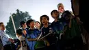 <p>Sejumlah anak-anak Jepang menangis setelah gagal mendapatkan tanda tangan pemain Timnas Jepang, Kaoru Mitoma setelah sesi latihan menjelang laga lanjutan putaran ketiga Kualifikasi Piala Dunia 2026 melawan Timnas Indonesia di Lapangan A, Kompleks Stadion Utama Gelora Bung Karno (SUGBK), Senayan, Jakarta, Rabu (13/11/2024). (Bola.com/Bagaskara Lazuardi)</p>