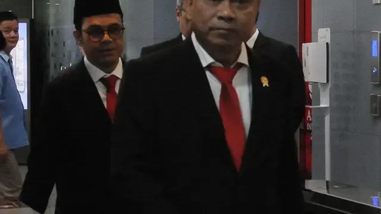 Kunto menerangkan, dengan menunjuk relawannya, Jokowi juga tidak harus konsultasi dengan pimpinan parpol jika ingin mengambil kebijakan di Kominfo.