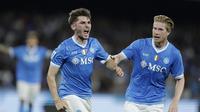 Selebrasi Billy Gilmour dalam laga Napoli vs Pisa di Serie A 2025/2026, Selasa (23/9/2025).&nbsp;(Alessandro Garofalo/LaPresse via AP)