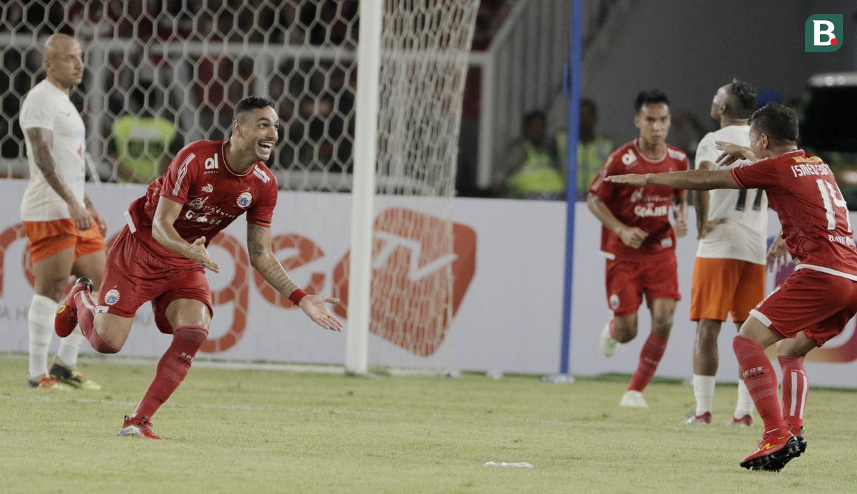 Bek Persija Jakarta, Jaimerson, merayakan gol yang dicetaknya ke gawang Borneo FC pada laga Liga 1 di SUGBK, Jakarta, Sabtu (14/4/2018). Persija unggul 1-0 atas Borneo FC di babak pertama. (Bola.com/M Iqbal Ichsan)