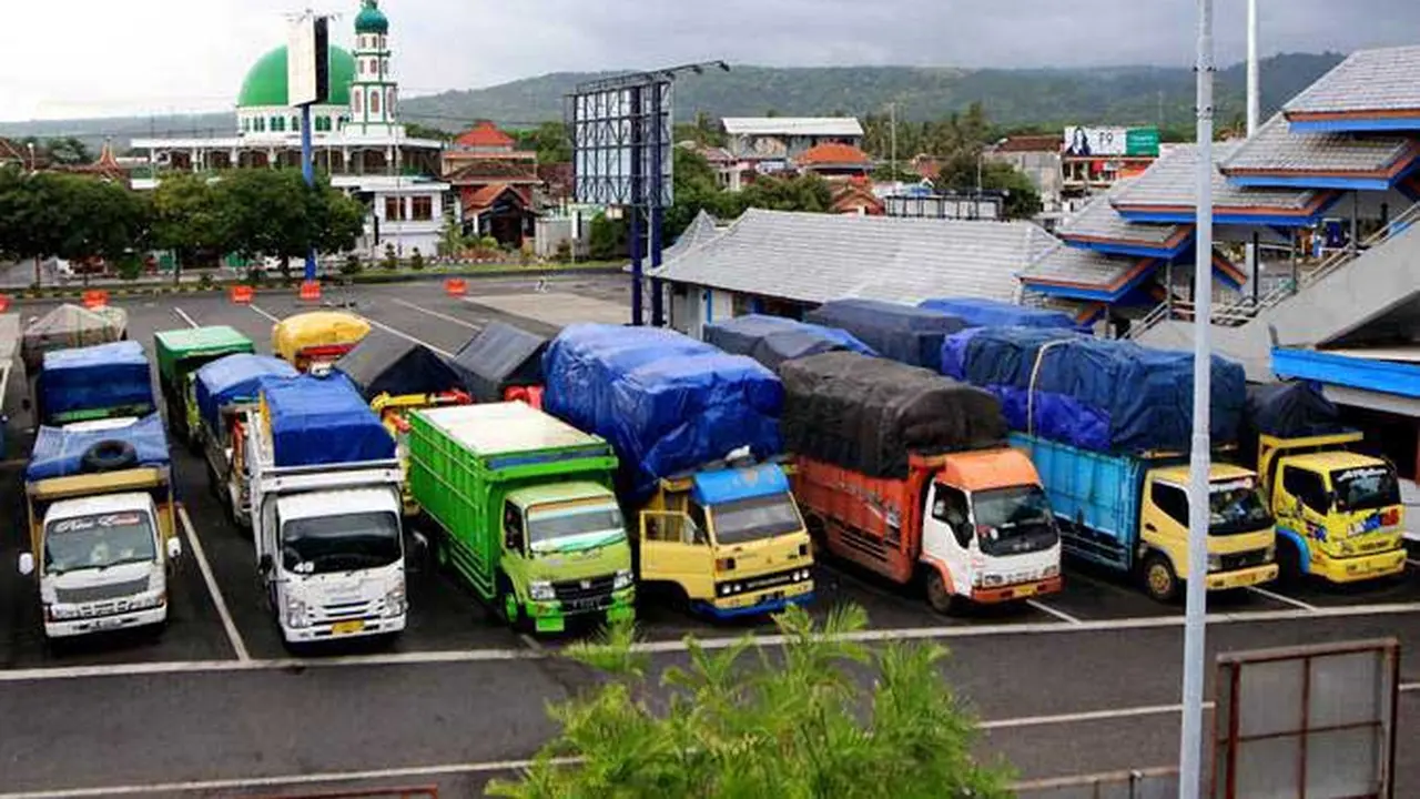 Truk sumbu tiga.