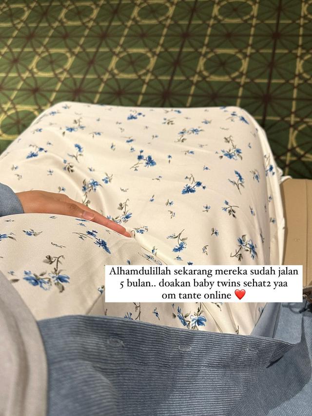 Istri Ustaz Dennis Lim Hamil Anak Pertama