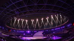 Suasana saat pembukaan Asian Para Games di SUGBK, Jakarta, Sabtu (06/10/2018). Pembukaan dimeriahkan para penyandang disabilitas. (Bola.com/M Iqbal Ichsan)