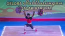 Deni berhasil membukukan total angkatan 328 kg (145 snatch dan 183 kg clean and jerk). (Bola.com/Vitalis Yogi Trisna)