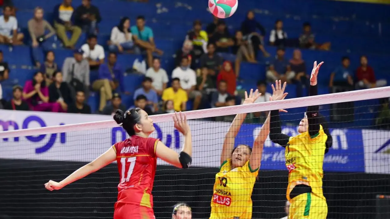 Pertandingan Livoli Divisi Utama  antara Bank Jatim vs Petrokimia (Istimewa)