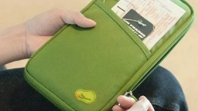 Travel Wallet (Sumber foto: Bukalapak)