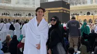 6 Potret Marcell Darwin Umrah Perdana Usai Mualaf, Perjalanan Spiritual Penuh Haru