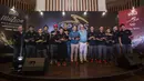 Para pesepak bola foto bersama saat peluncuran sepatu Specs Illuzion di Restoran Terrace, Jakarta, Senin (4/6/2018). Sejumlah bintang Liga 1 Indonesia menghadiri peluncuran sepatu terbaru dari Specs. (Bola.com/Vitalis Yogi Trisna)
